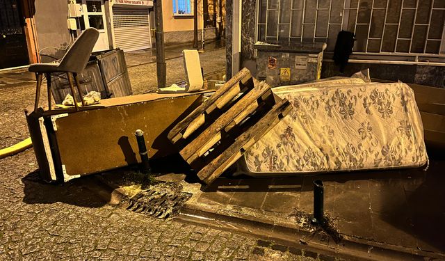 Çöp yerine koltuk attılar!