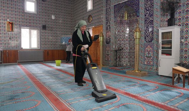 Tepebaşı'nda camiler temizlendi