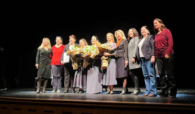 Kadınlar 8 Mart’ı tiyatro ile kutladı