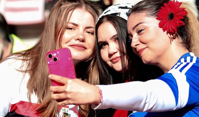 Kadınlara çiçek jesti!