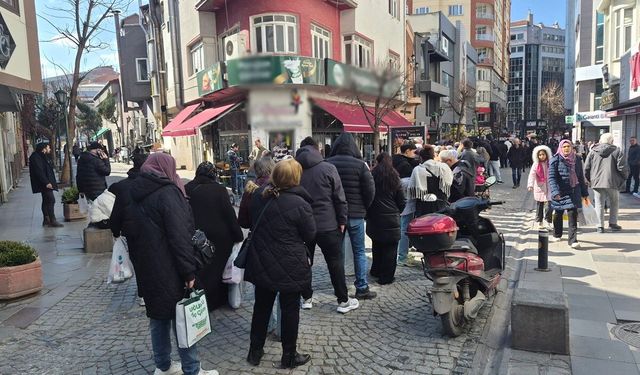 Eskişehir'de vatandaşlar bakın ne için kuyruğa girdi?