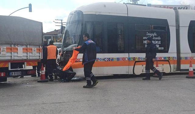 Eskişehir'de tramvay raydan çıktı!