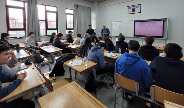 Eskişehir Bilim Olimpiyatları Akademisi'nde eğitim meşalesi yandı