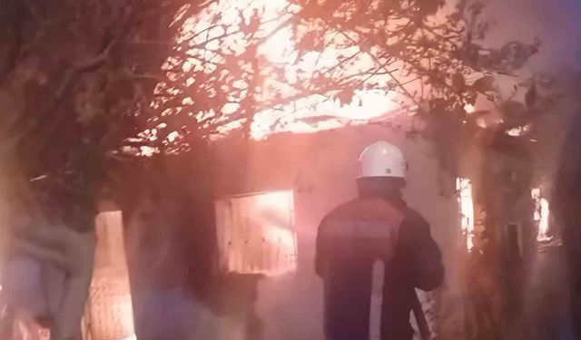 Sobadan çıkan yangın evi kül etti