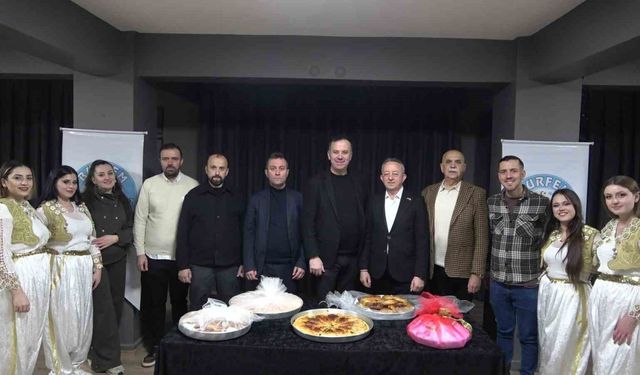 Sokak sokak dolaşıp börek topladılar