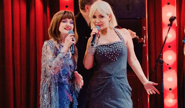 Ömür Gedik ve Gülden Karaböcek sahneyi salladı