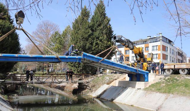 Porsuk Çayı üzerinde yeni köprü çalışması: Ulaşım kolaylaşıyor!