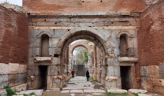 Eskişehir’e 2 saat mesafede 2 bin yıllık gizemli kapıyı hiç gördünüz mü?