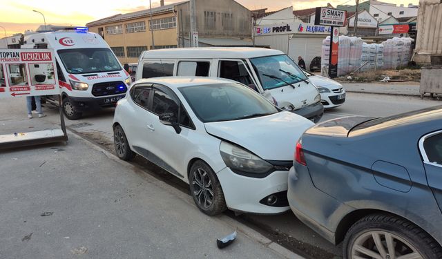 Eskişehir’de zincirleme kaza: 2'si çocuk 3 yaralı!