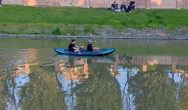 Gençlerin kano keyfi