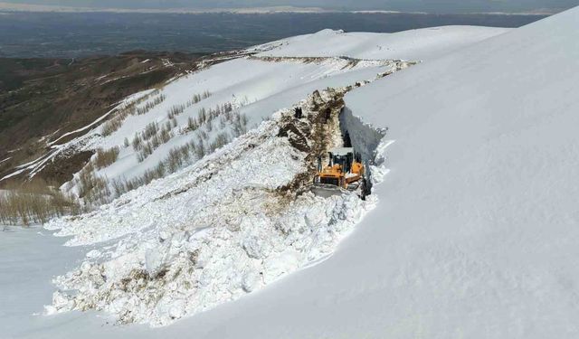 5 metrelik karla zorlu mücadele