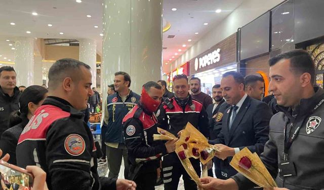 Kavga ihbarına giden polislere sürpriz kutlama