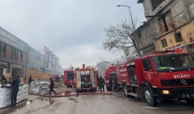 Kereste imalathanesinde yangın