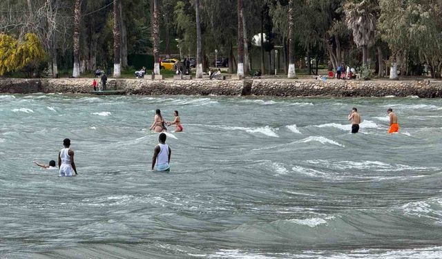 Muğla'da deniz sezonu erken açıldı