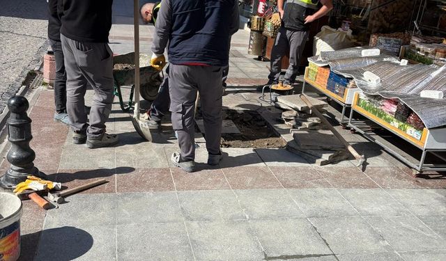 Taşbaşı'nda parke taşları yenileniyor