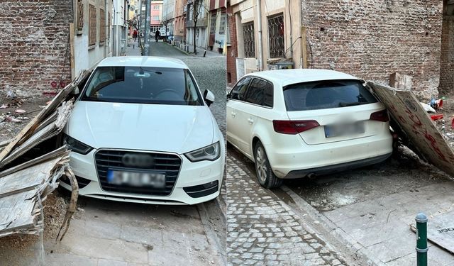 Eskişehir'de bir aracın üstüne tahta kaplamalar düştü!