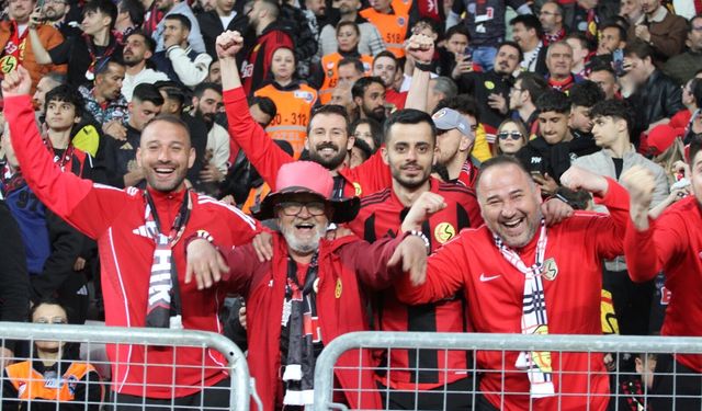 Yine tribünler doldu...