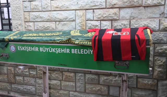 Eskişehirspor’un efsane ismi Nihat Atacan son yolculuğuna uğurlandı