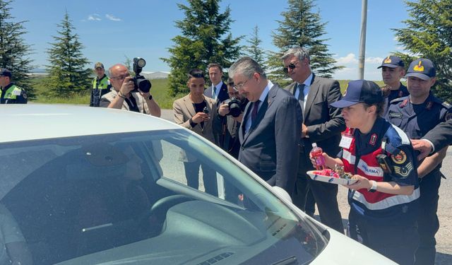 Eskişehir Valisi Erdinç Yılmaz vatandaşla bayramlaştı