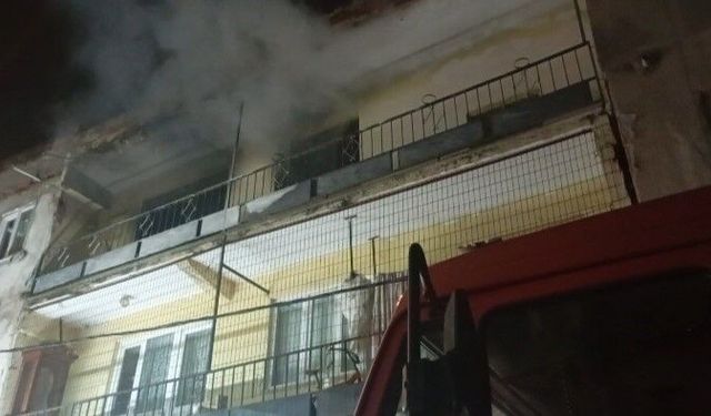 Bursa'da korkutan yangın: Daire kullanılamaz hale geldi