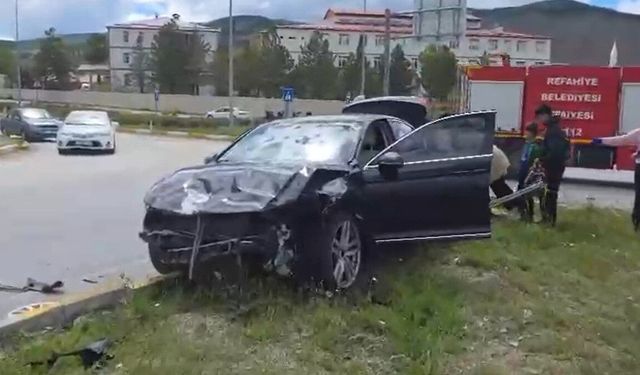 İki otomobil çarpıştı: 6 yaralı