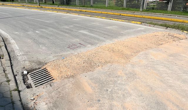 Bozuk yol sürücüleri zorluyor