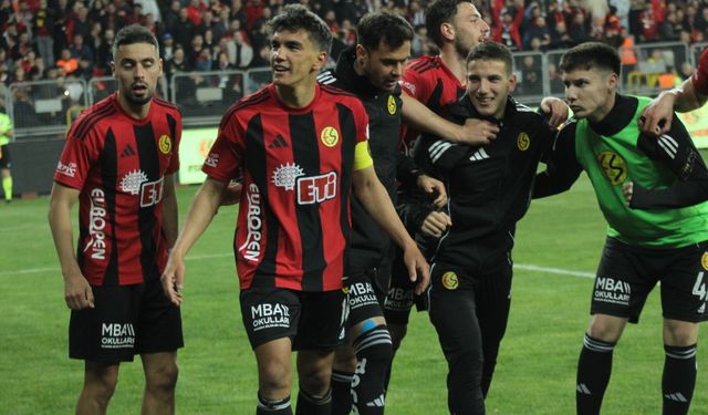 Evinde hep farklı oynadı!