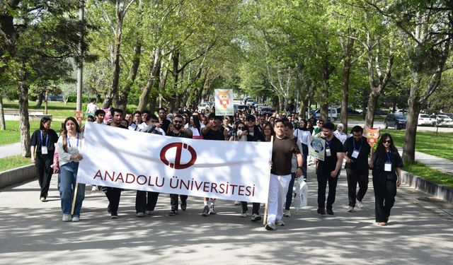 Anadolu Üniversitesi'nde bahar yürüyüşü