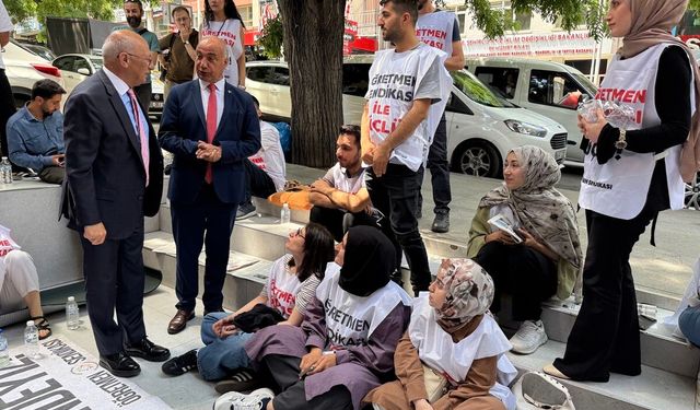 CHP Milletvekili Çakırözer'den öğretmenlere destek