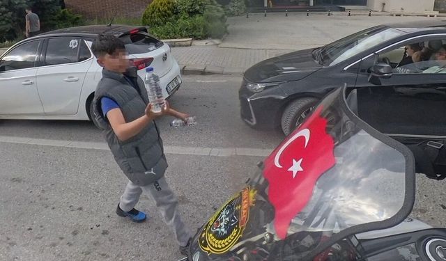 Türk bayrağı için su hediye etmek istedi