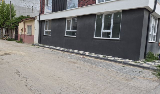 Esentepe’de cadde ortasında bıçaklı saldırı