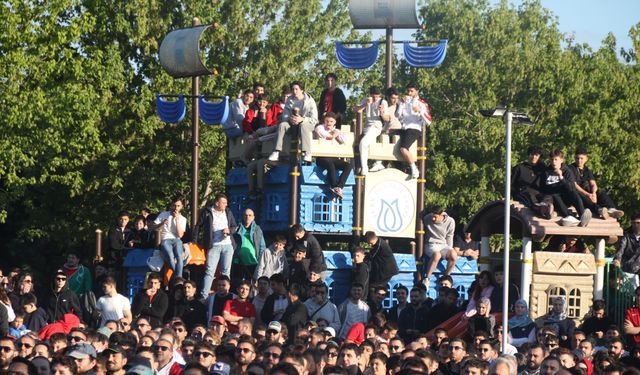 Eskişehirliler Dünya Kupası coşkusunu sabahın erken saatlerinde yaşadı