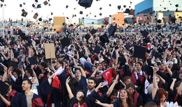 Anadolu Üniversitesi’nde büyük mezuniyet heyecanı