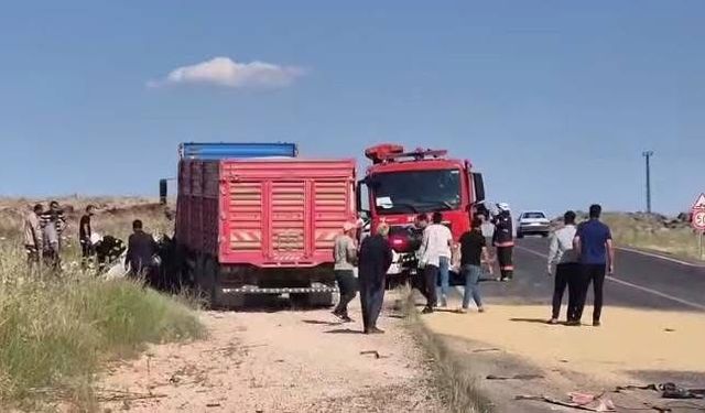 Kamyon ile otomobil çarpıştı: 3 ölü!