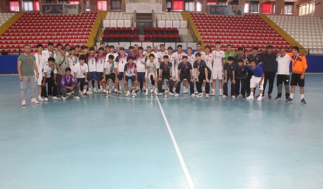 Futsal'da kupalar sahiplerini buldu