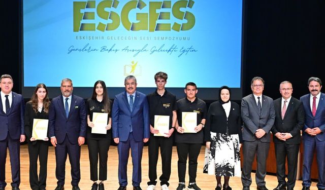 Eskişehir Geleceğin Sesi Öğrenci sempozyumu’ gerçekleştirildi