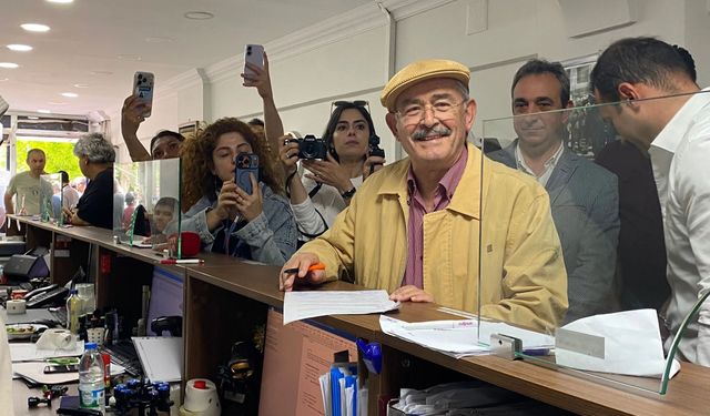 Yılmaz Büyükerşen: "Akan su yolunu bulur"