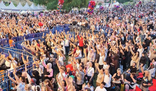 Sivrihisar’da binlerce kişi aynı şarkılara eşlik etti