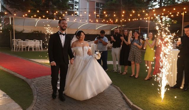 İrlanda’da tanıştılar, Eskişehir’de dünyaevine girdiler