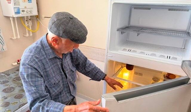 Elini öpüp altınlarını alan dolandırıcı yakalandı