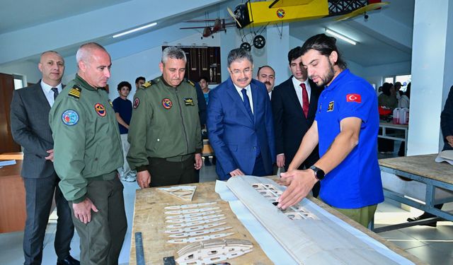 İHA yarışmalarında görev alacak pilotların eğitim gördüğü merkeze Vali Yılmaz'dan ziyaret