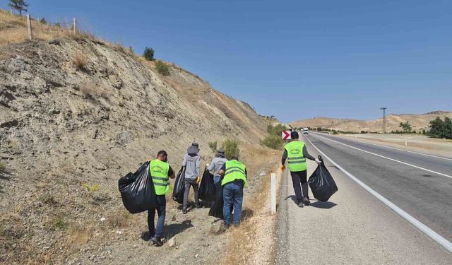 4 ton çöp toplandı