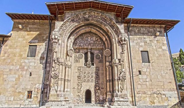 Taşın sanata dönüştüğü eser: Divriği Ulu Camii
