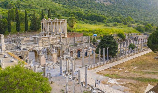 Efes 9 bin yıllık tarihiyle dünya mirasında