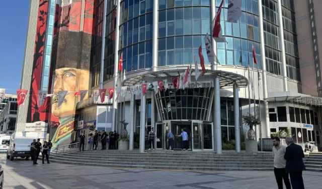 İzmit Belediyesi'ne operasyon!