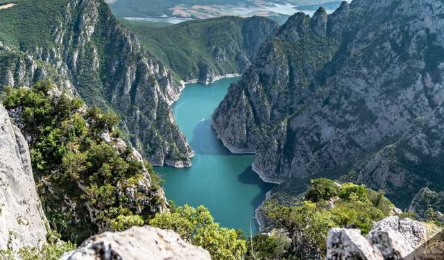 Şahinkaya Kanyonu turkuaz sularıyla büyülüyor