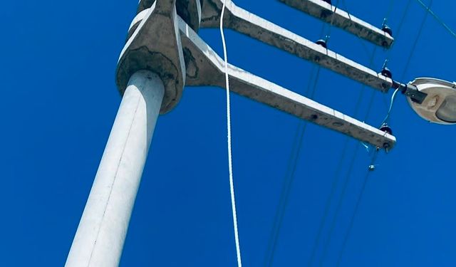 Yol çalışmasında kablolar koptu