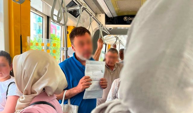 Tramvayda duygu sömürüsü!