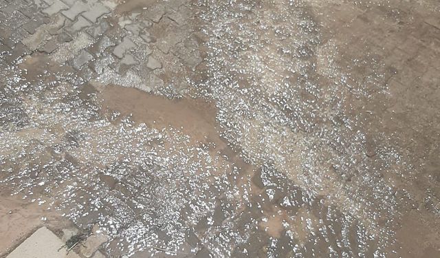 Yeşilkır Sokak sular altında kaldı