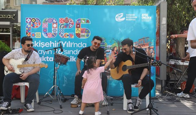 Eskişehir sokakları müzikle şenlendi